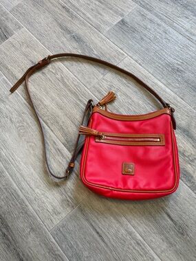 Dooney & Bourke Red Crossbody Bag Purse Vintage Y2K Classic Old Money